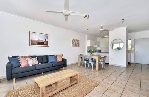 The Gardens Apartment | Gorgeous Golf Course views from top floor