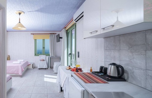 Piskopiano Apartment | Gorgeous Studio for 2 people, Swimming Pool and Sea View