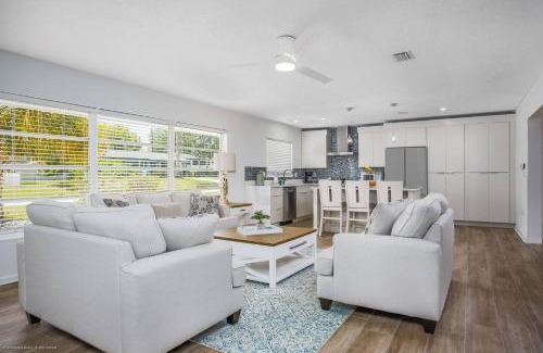 Southgate House | Gorgeous Grove Contemporary Home