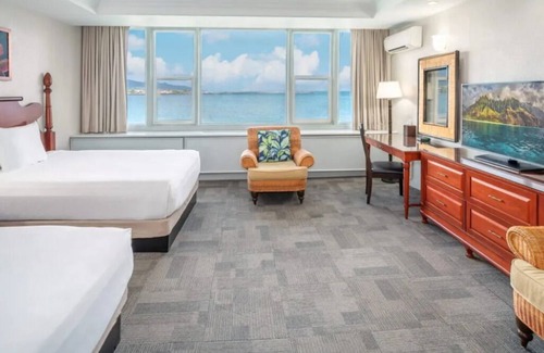 Kahului Hotel | Gorgeous Hawaii Property! Two Lovely Ocean Front Rooms | Family Escape