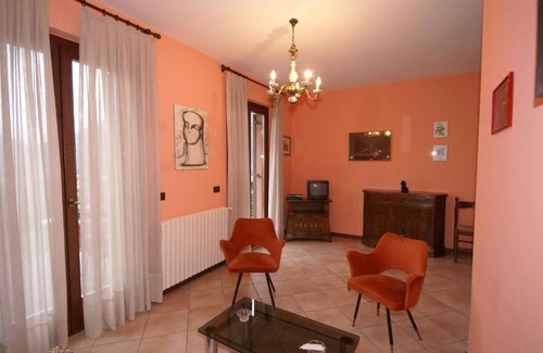 Crone House | Gorgeous Holiday Home near Idro with Private Terrace