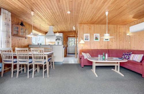 Lild Strand House | Gorgeous home in Frøstrup with sauna
