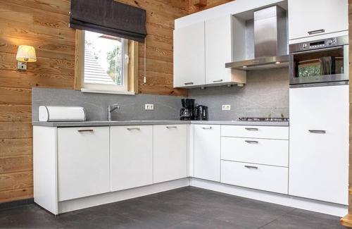 Heel House | Gorgeous home in HEEL with WiFi