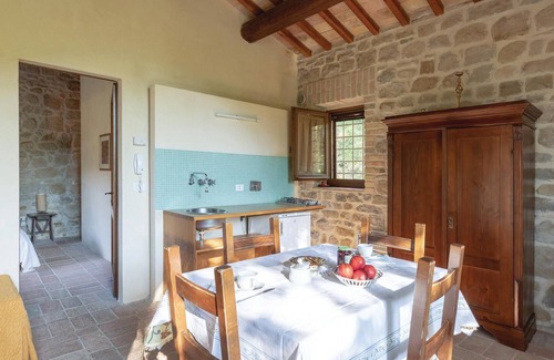 Valfabbrica House | Gorgeous home in Valfabbrica PG