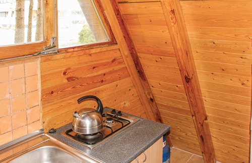 Lukecin House | Gorgeous home in Lukecin with kitchen
