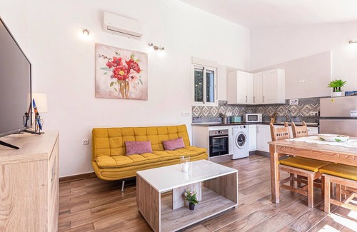 Mezquitilla House | Gorgeous home in Mezquitilla with WiFi