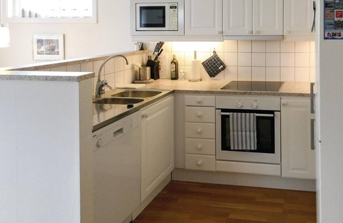 Mollosund House | Gorgeous home in Mollösund with kitchen