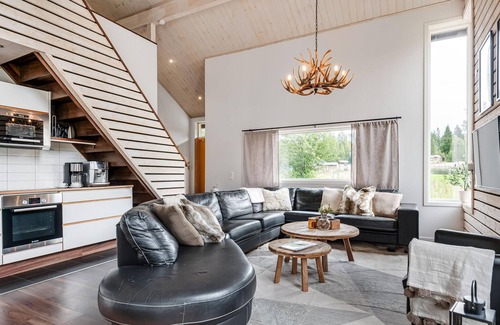 Transtrand House | Gorgeous home in Transtrand with WiFi