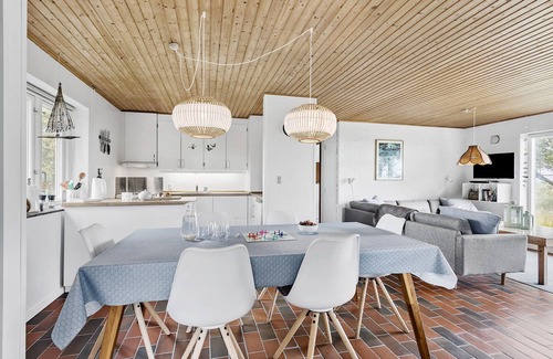 Hov House | Gorgeous home in Tranekær with kitchen