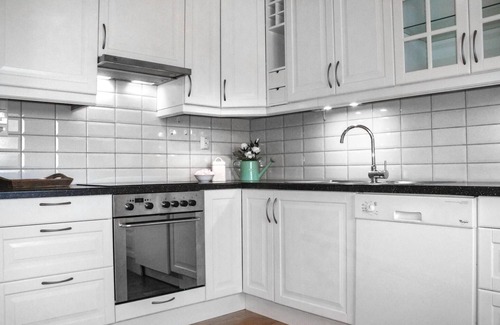 Lindas House | Gorgeous home in Vikanes with kitchen