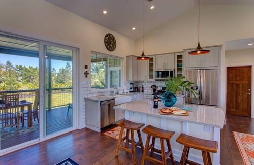 Keaau House | Gorgeous Home on Landscaped Acre-2BR/2BA