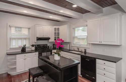 Davenport House | Gorgeous home on the Mississippi River with a great location to area attractions