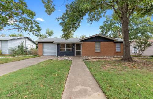 Fredericksburg House | Gorgeous Home with Grill 5Min from MainSt!