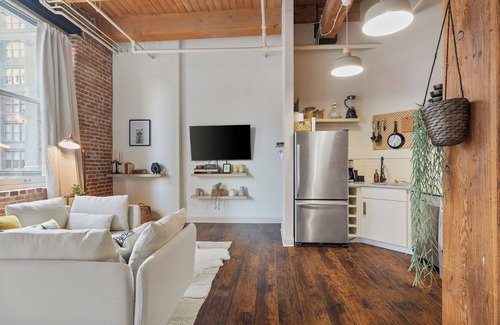 Garment District Condo | Gorgeous Loft - Heart of the Garment District!