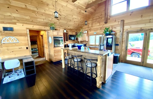 Harrisonville Cabin | Gorgeous Log Cabin with breathtaking views