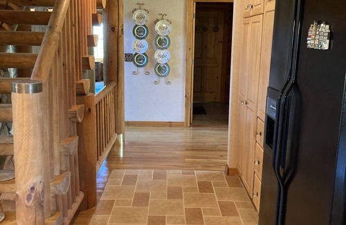 Independence House | Gorgeous Log Home featuring 8-person outdoor HOT TUB-available year round.