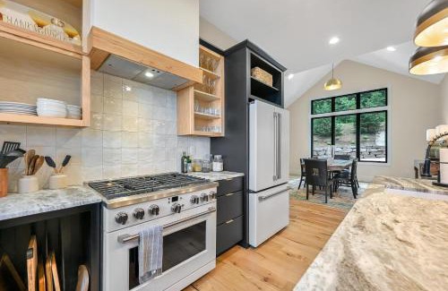 Mill Spring House | Gorgeous Modern Mountain Home