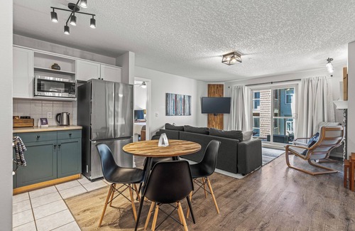Canmore Condo | Gorgeous mountain views! Stylish 2BR/2BATH condo with AC