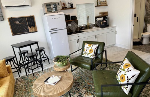 Geneva House | Gorgeous, Newly Built Guesthouse In Charming Downtown Geneva!