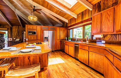Kapoho House | π΄ Gorgeous Oceanfront Luxury Retreat π private pool, black sand beach, pond, AC