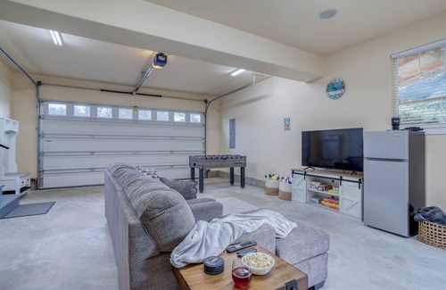 Waldport House | Gorgeous Quality Home, Game Room, Hot Tub, Waldport Bridge w/Bay View