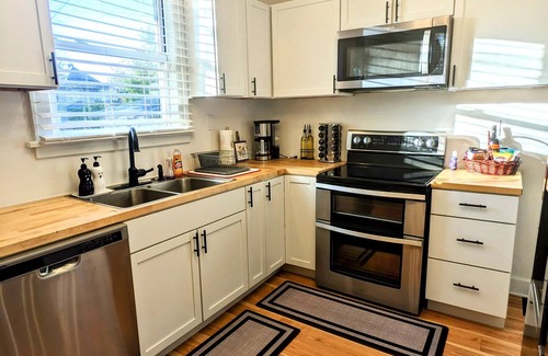 Old North Columbus House | Gorgeous Renovated Townhouse in the Heart of the City. 2 Mi. to OSU and Downtown