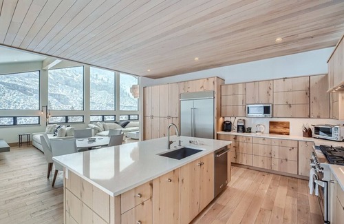 Intermountain House | Gorgeous Residence, Hot Tub, Game Room, Minutes to Slopes