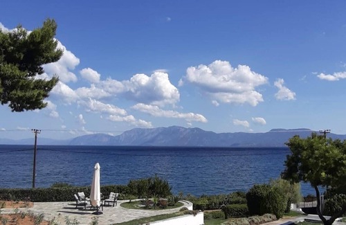 Chalcis Villa | Gorgeous sea shore villa