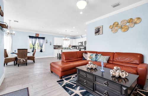 Key Largo House | GORGEOUS SEA THEMED 2 STORY HOME W/PRIVATE POOL AND BEACH ACCESS