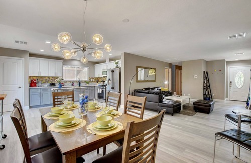 Nevada Trails House | Gorgeous spacious home 12 minutes to Strip/airport
