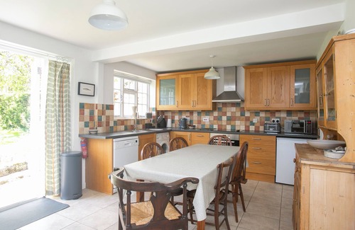 Bere Regis Cottage | Gorgeous thatched cottage in Purbeck - ideal for family holidays