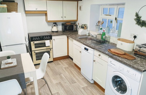 Thornton Dale House | Gorgeous Thornton-le-Dale 2 Bedroom Cottage & Garden, Cosy Family Friendly, WIFI