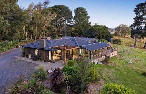 Menzies Creek Villa | Gorgeous villa 10 acre of land