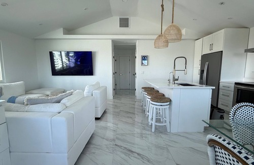 Jose's Hideaway House | Gorgeously-appointed 4-bedroom beach home steps away from pristine beaches