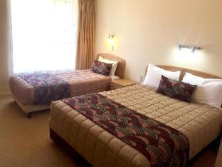 West Gosford Hotel | Gosford Palms Motor Inn