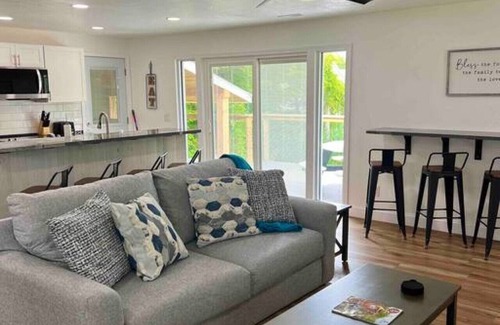 Geneva-on-the-Lake House | GOTL - Hot Tub - Wine Tours - Sunset Vacation Rentals