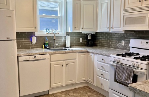 Geneva-on-the-Lake House | GOTL Strip - Private Beach - Lake Erie Views- Sunset Vacation Rentals