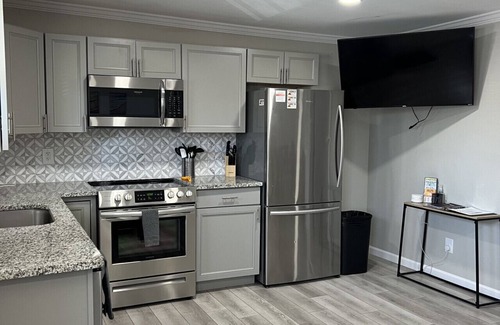 Geneva-on-the-Lake Apartment | GOTL Strip Suite #3- Sunset Vacation Rentals