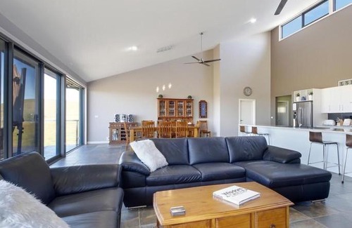 Wayo House | GOULBURN ALPACA FARM STAY