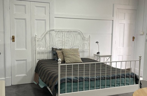 Goulburn Apartment | Goulburn CBD Bedsit Apartment