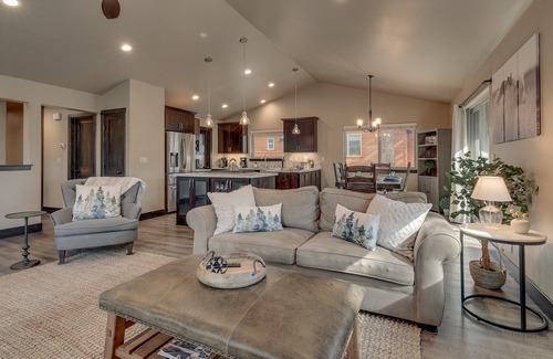 Montgomery Estates House | Gourmet Kitchen, 8 Mins to Heavenly/Beaches/Casinos, Grill, Wifi: Tree Top Lodge