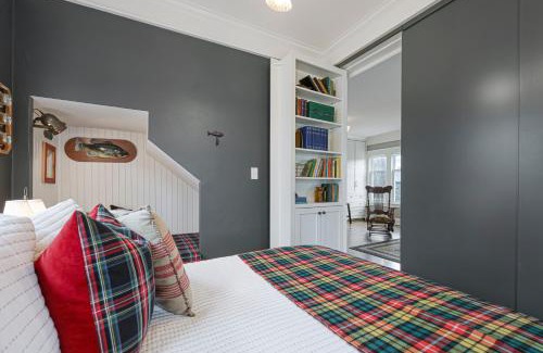 Black Wolf House | Goyke, Your front-row seat to lakefront serenity
