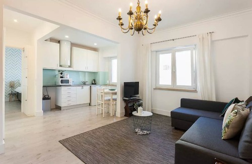 Santa Engracia Apartment | Grace Garden Home a natural garden facing the river in the center of Lisbon
