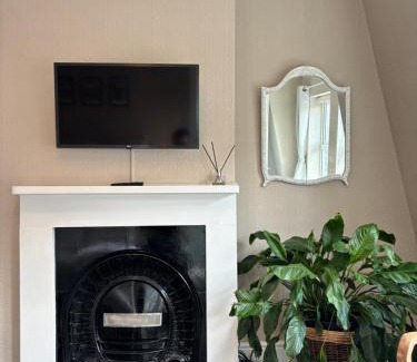 Tring House | Grace's Guesthouse Room 1