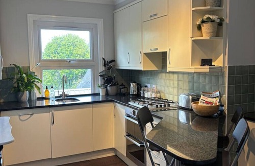 Tring House | Grace's Guesthouse Room 1