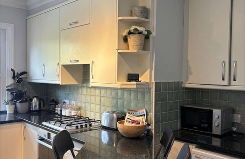 Tring House | Grace's Guesthouse Room 3