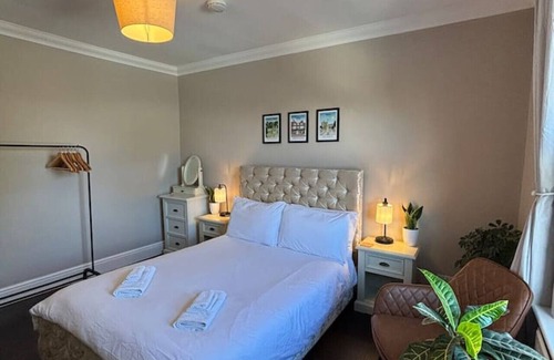 Tring House | Grace's Guesthouse Room 5