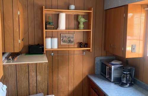 Lavigne Cottage | Graceland Cottages Flamingo #4 Lake front two bedroom cottage .