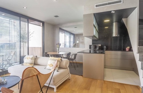 la Vila de Gracia Apartment | Gracia Penthouse: Pool and Terrace. Sleeps 6