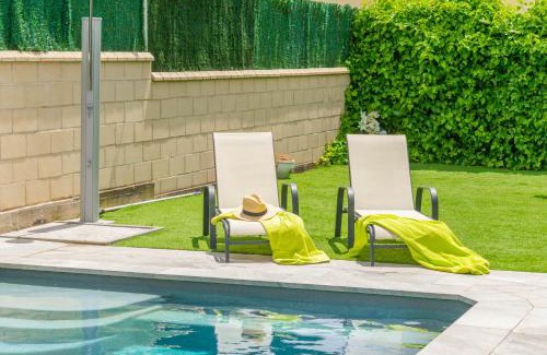 Adios Ski Chalet | Gran casa de campo con piscina a 15 km de Pamplona